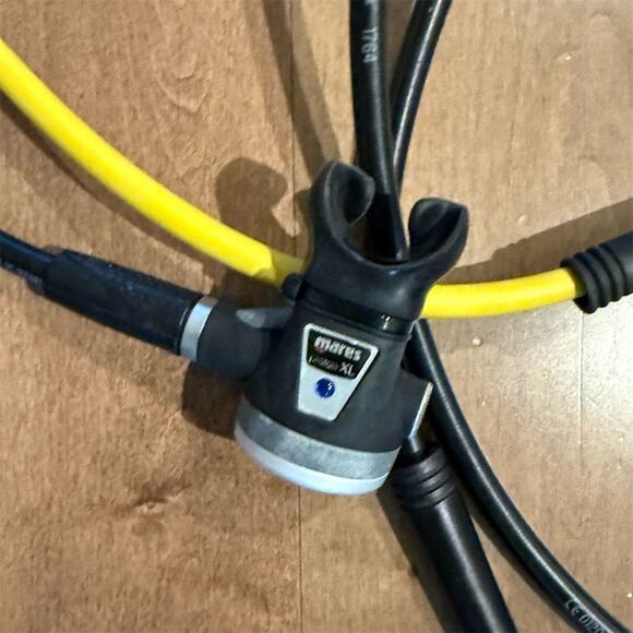 Mares MR22T Abyss Regulator & Octo Set Scuba Diving Gear - Picture 2 of 14